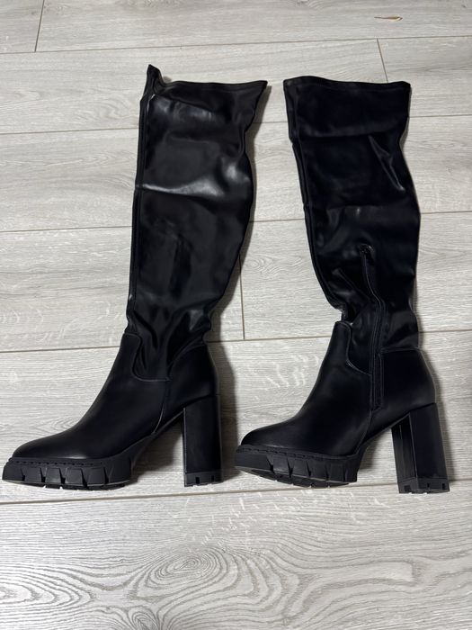 Черни Ботуши.