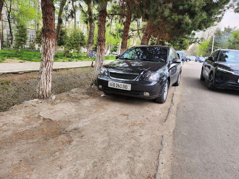 Срочно недорого Lacetti-3поз АФТОМАТ. 2011 г. Метан. Полный наварот.