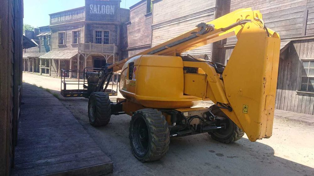 Inchiriez nacela de santier diesel electric cu brat/foarfeca 10-18-27m