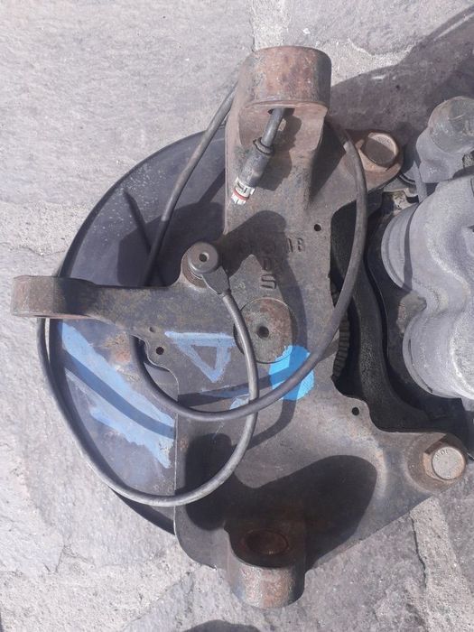 fuzeta stanga dreapta fata iveco , pe simplu 2006 2007 2008 2009