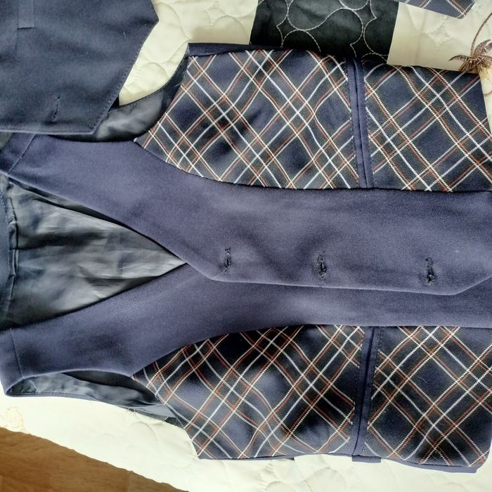 Продам жилетки для школьника