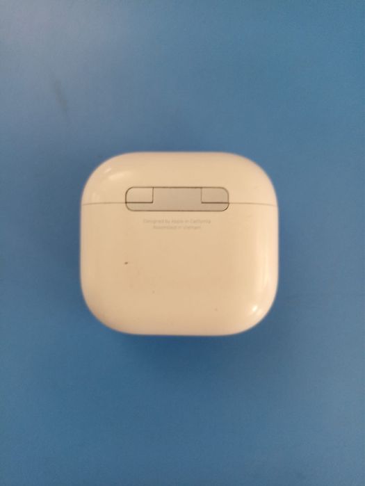 Продаю AirPods 4