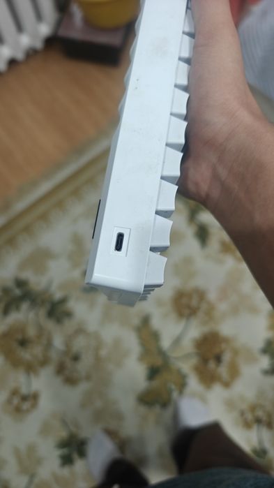 Белая клавиатура механика