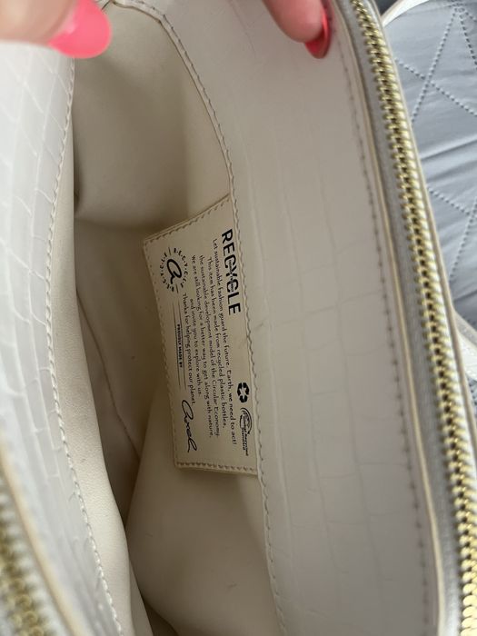 чанта бяла с дръжка axel