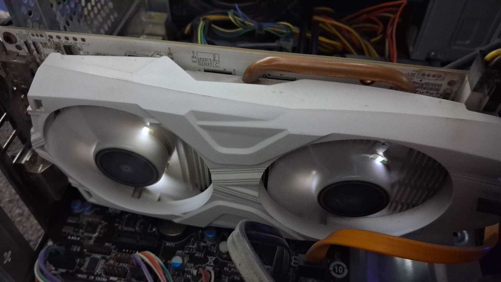 Calculator /PC gaming la un preț foarte bun.