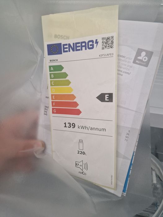 Хладилник за вграждане Bosch A++  140 см Чисто нов