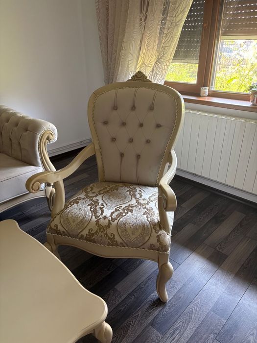 De vânzare mobilier de sufragerie italian din lemn masiv – complet