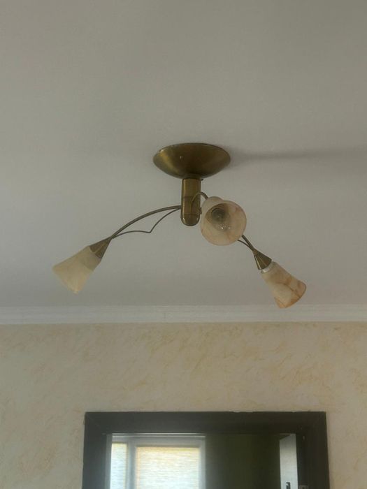 Продаётся люстра