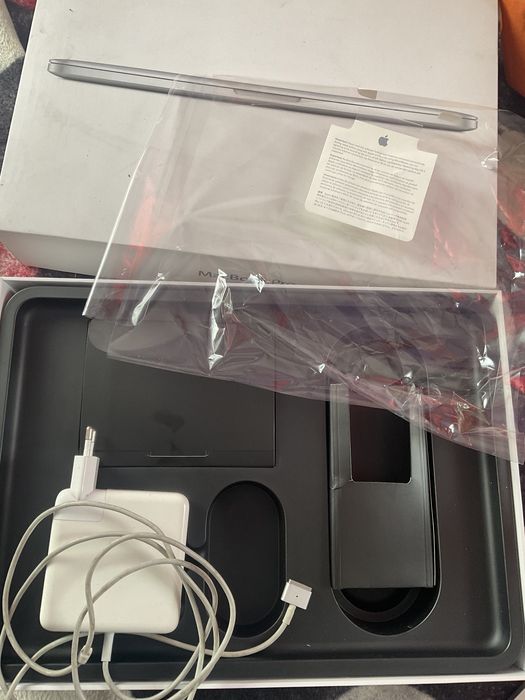 macbook pro 13,retina displey,late 2013 i5 absolut impecabil