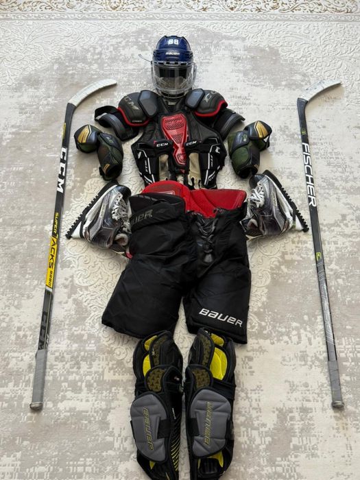 Продам хоккейную форму шикарнаЯ