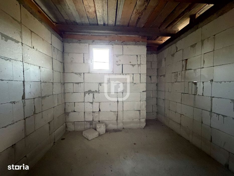 Casă 320 mp utili + 1143 mp teren, la roșu, Gura Humorului