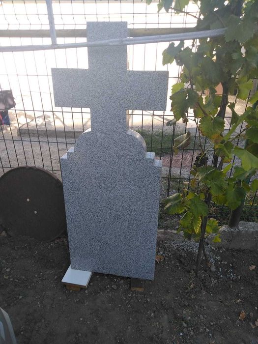 Cruce din granit
