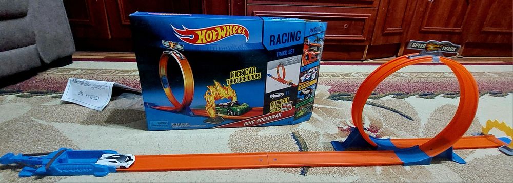 игрушка машинка, гоночная трасса Hotwheel