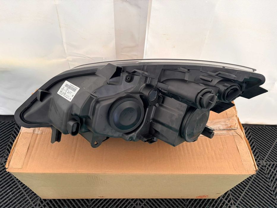 Far dreapta xenon Renault Scenic 2 2006-2010 nou original Renault