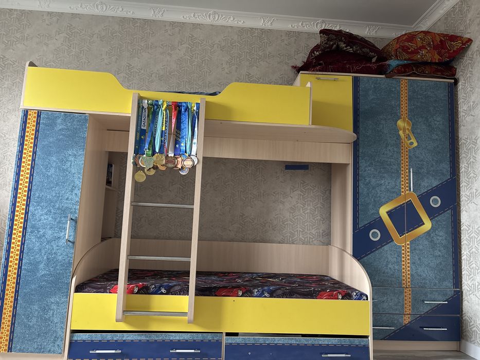 двухъярусная кровать