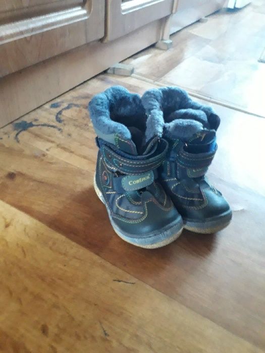 Продам обувь на мальчика.