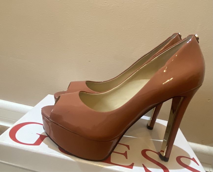 Дамски обувки на платформа Guess