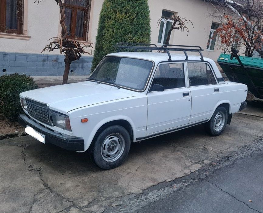 ПРОДАЕТСЯ ВАЗ 2107 - белый жигули