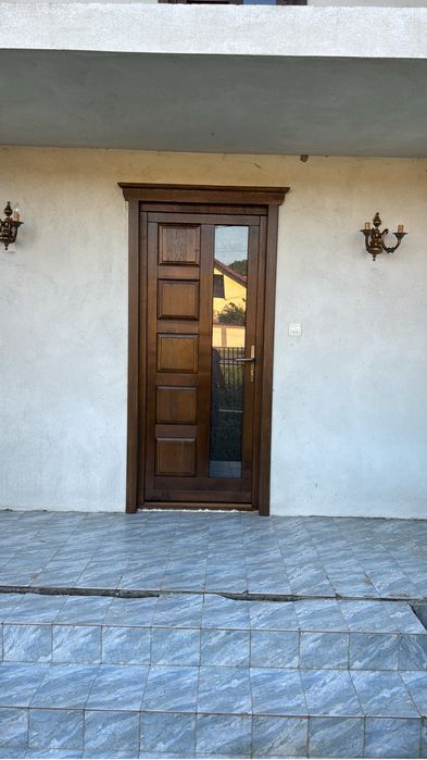 Tamplarie lemn masiv si stratificat .