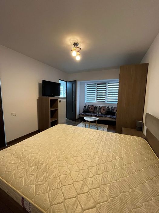 Inchiriez garsoniera