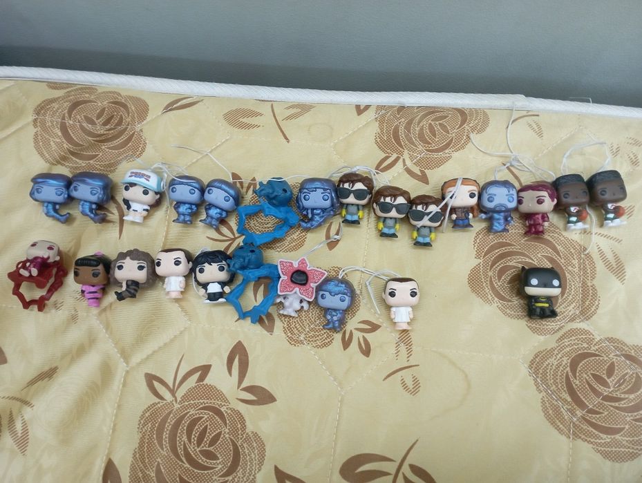 Фигурки очень странные дела