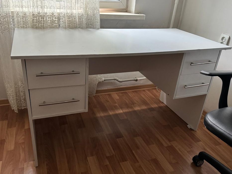 Стол  в хорошем состоянии