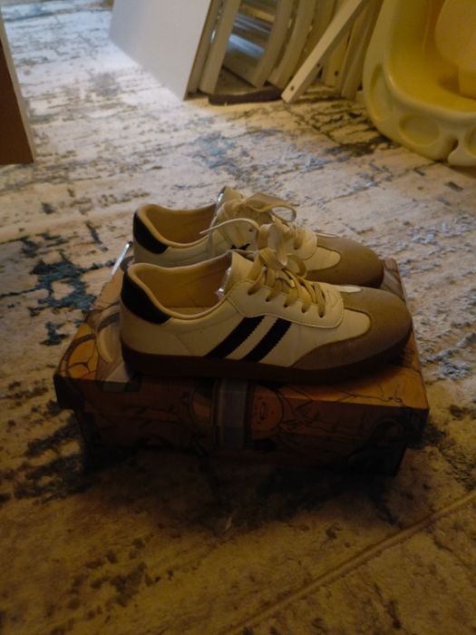 Кеды кроссовки привозные из Кореи белого цвета