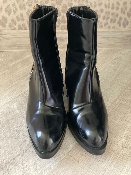 Дамски обувки-лачени.