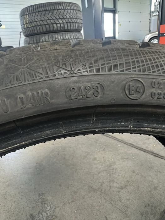 4бр. ПОЧТИ ЧИСТО НОВИ Зимни Гуми С Борд 245/35R/20W,XL -CONTINENTAL- DOT:2423 - 8.4мм.+8.0мм.