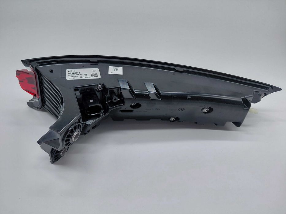 9Y0945091R Нов Ляв Стоп Porsche Cayenne 9Y 2024-