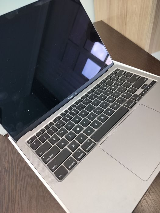 Очень срочно MacBook Air 13-inch