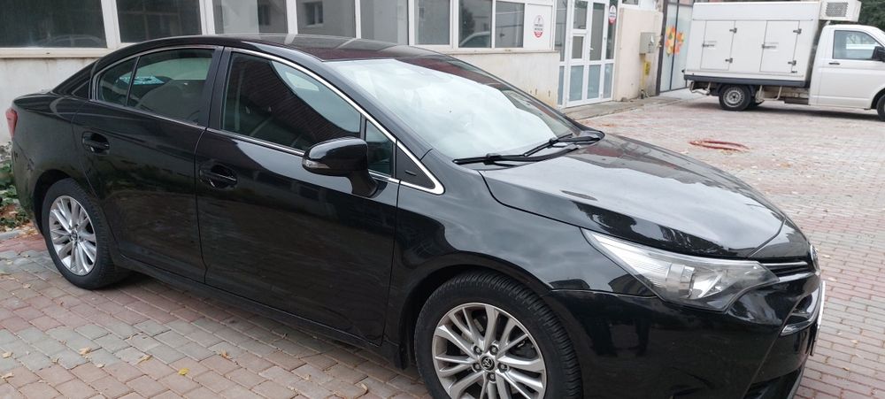 Vând Toyota Avensis 2015