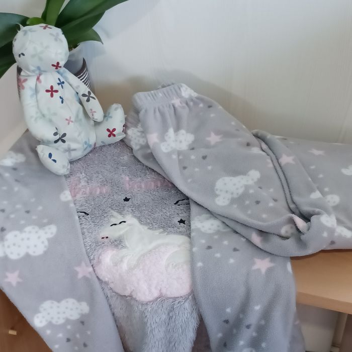 Дрехи за момиче!