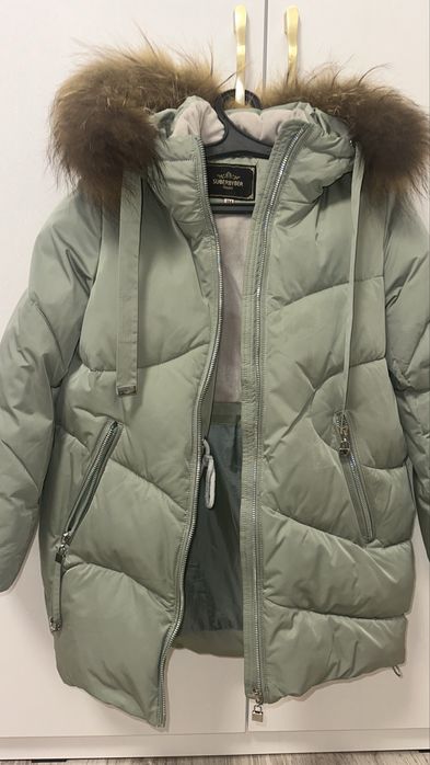 Продам пуховик на девочку р.134