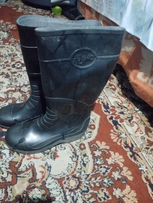 Продам резиновые сапоги