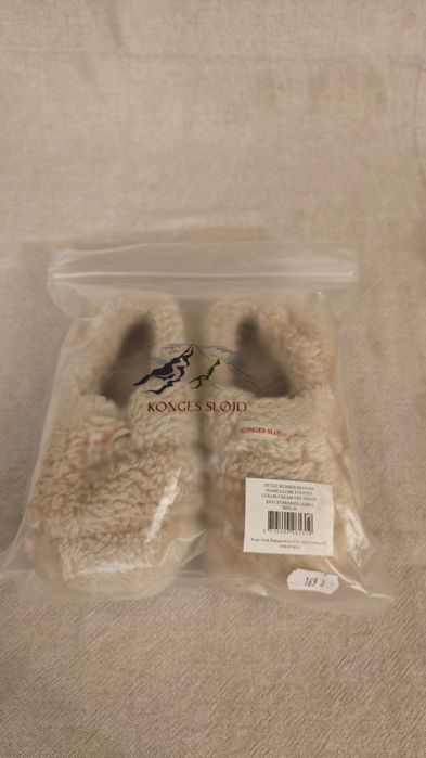 Konges Slojd papuci imblaniti 29 Noi

29 Nou cu etichetă Konges Sløjd