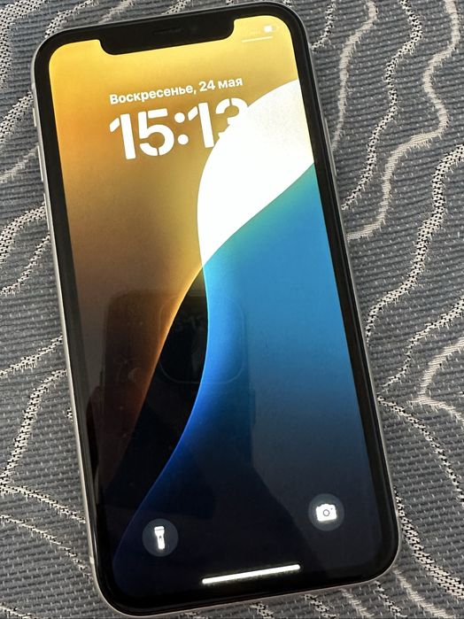 iPhone 11 64GB в хорошем состоянии