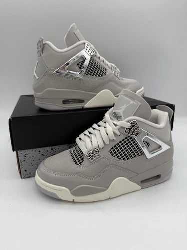 Sneakers Jordan4 Frozen Moments cu eticheta (nu Nike, Gucci, Adidas, Balenciaga)