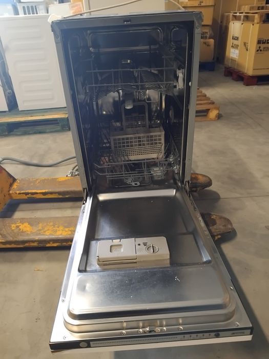 Съдомиялна машина  за вграждане SMEG slim