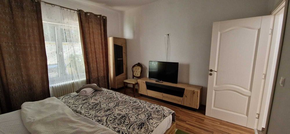 Casa + anexa, singur in curte, zona Piata Mica. Disponibil imediat