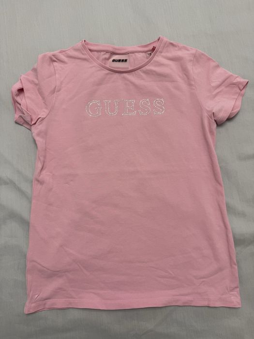 Розова блуза на Guess за 12 години