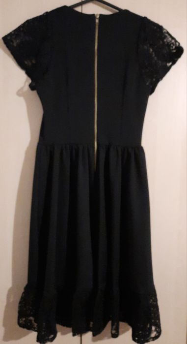 Миди рокля River Island с капси и дантела