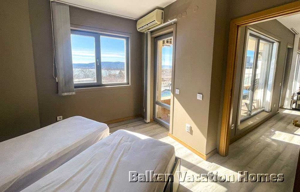 Продава се Тристаен апартамент в Бяла - 124 кв.м за 494 €/кв.м - Снимка #12