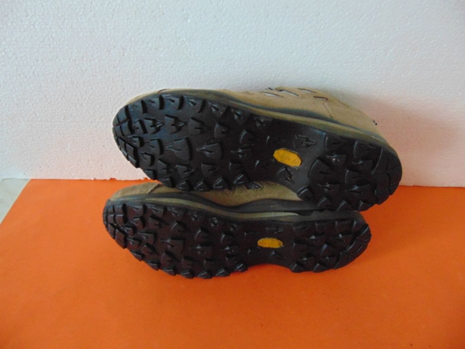 Lowa Vibram номер 39 Оригинални туристически обувки