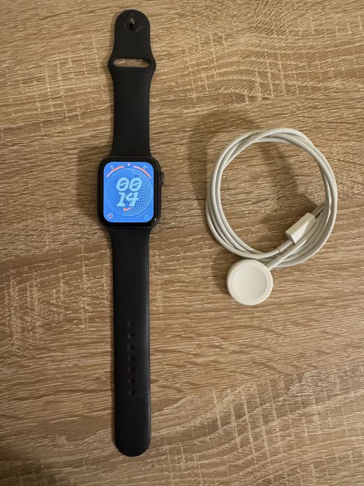Apple Watch Series 5 44мм, GPS, 32GB