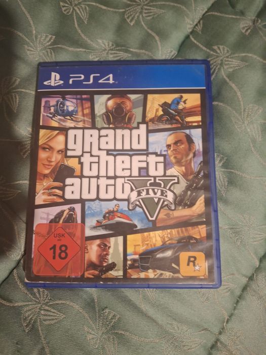 Vand ps4 2 manete 2 jocuri incluse