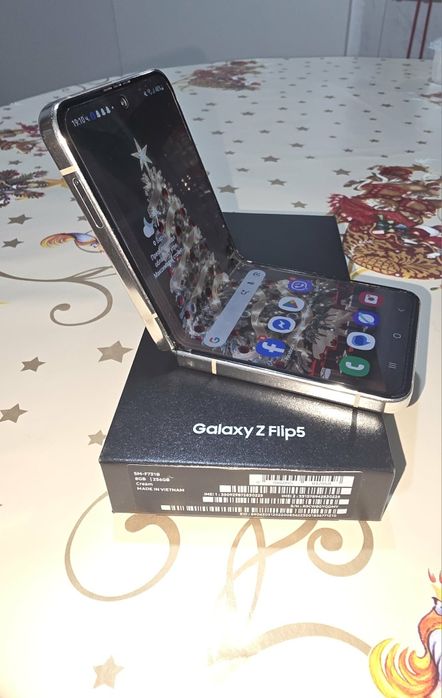Samsung Galaxy Z Flip 5 256gb В ОТЛИЧНО СЪСТОЯНИЕ