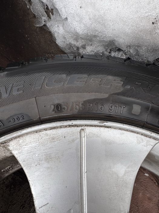 Продам резину шиповка toyo