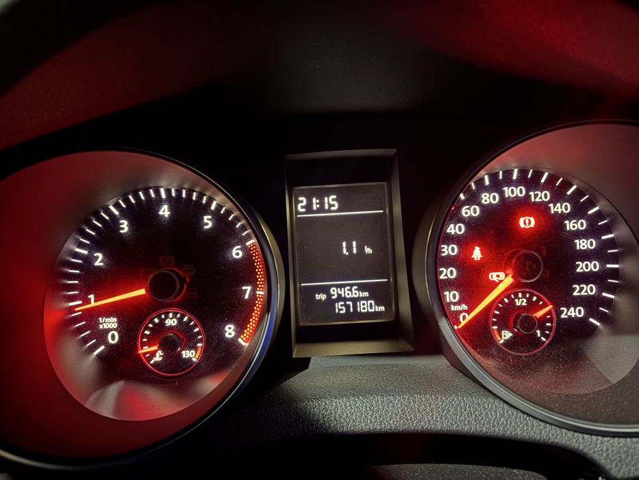 VW Golf 6 1.6 MPI (102 CP) – 157k km, CarPlay, LED ambiental, Climă