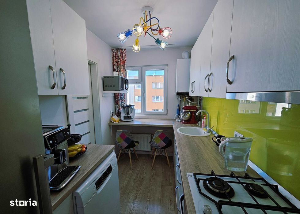 Apartament 4 camere, 77 mp,decomandat, etaj intermediar, parcare, Casa